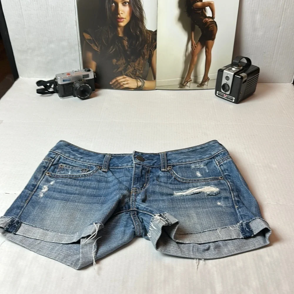 American Eagle Distressed Denim Shorts Size 2 Medium Wash Cuffed Festival Y2K